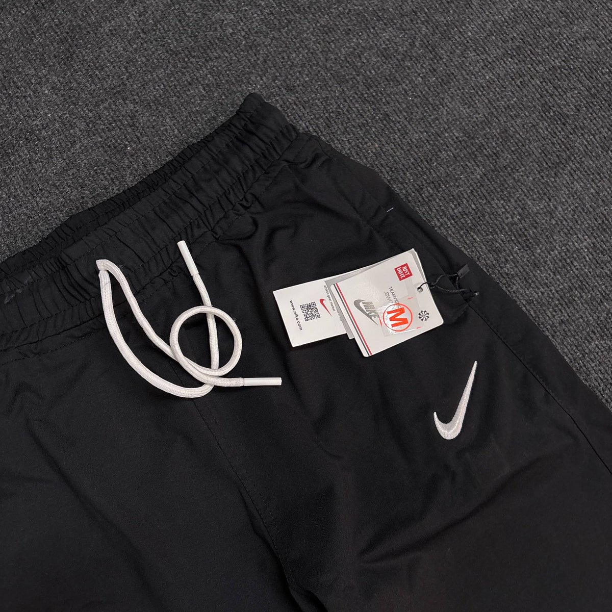 NIKE PREMIUM BLACK CONVERTIBLE TRACK