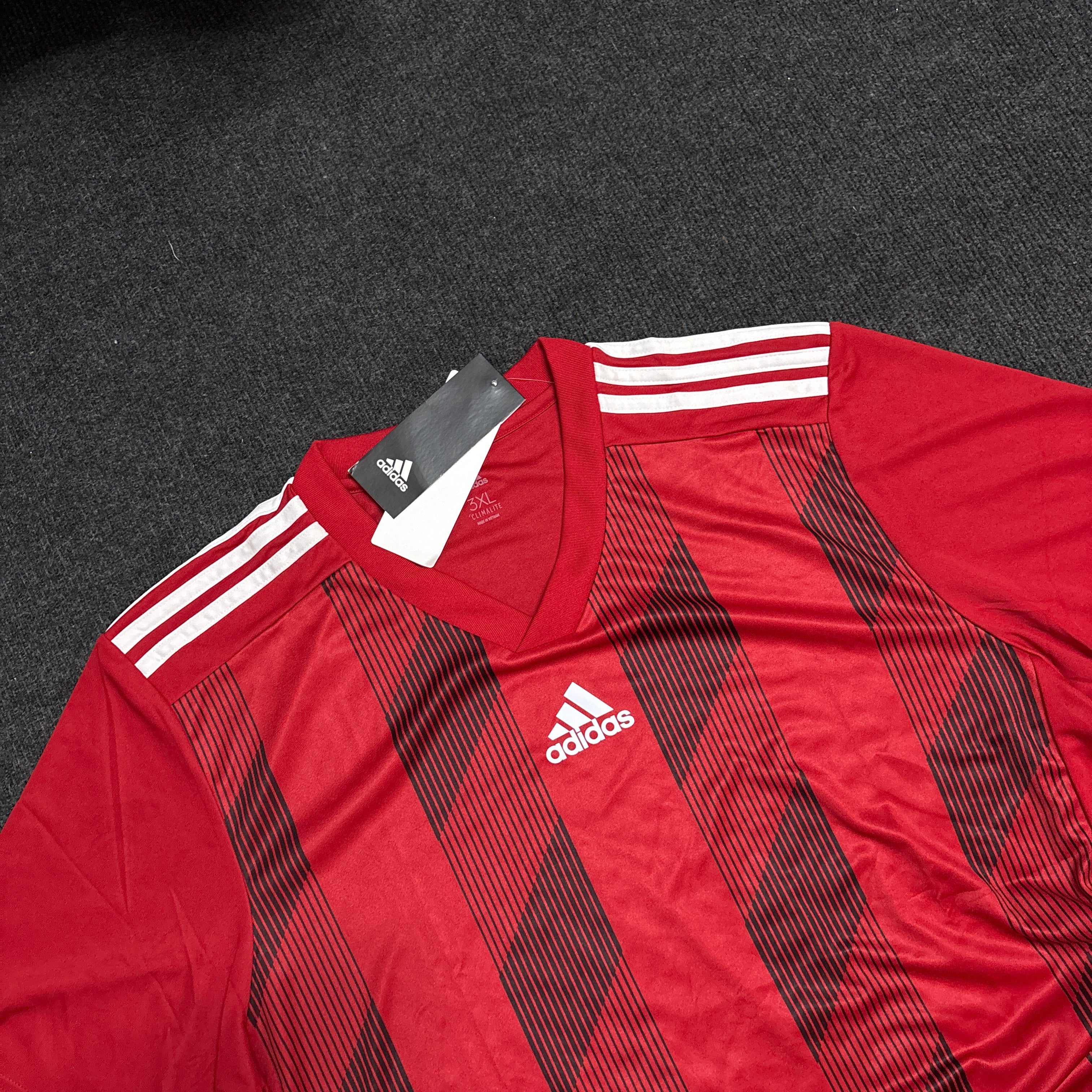 ADIDS RED BLACK LINE