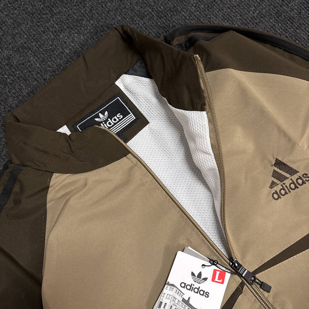 ADIDS LIGHT JACKET