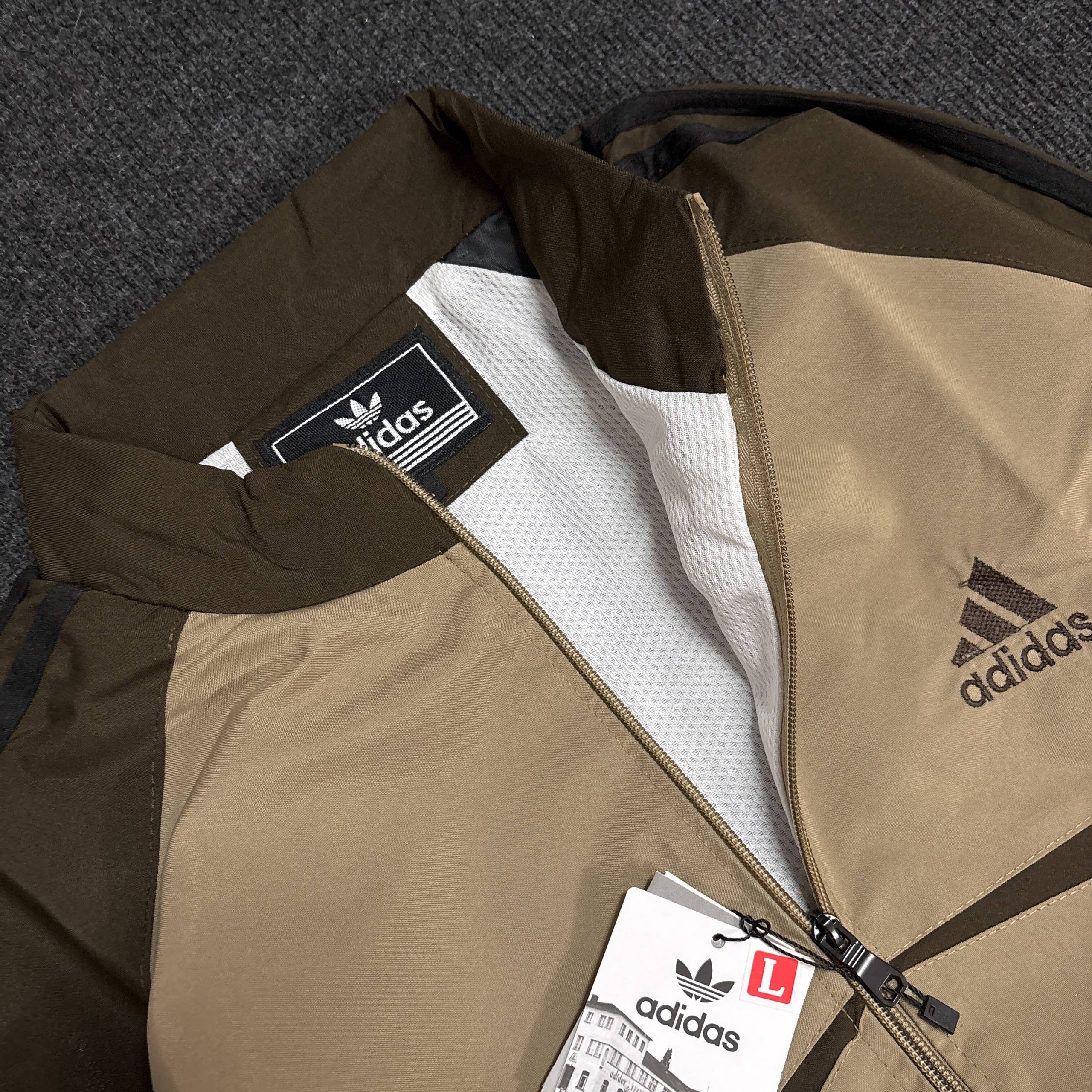 ADIDS LIGHT JACKET
