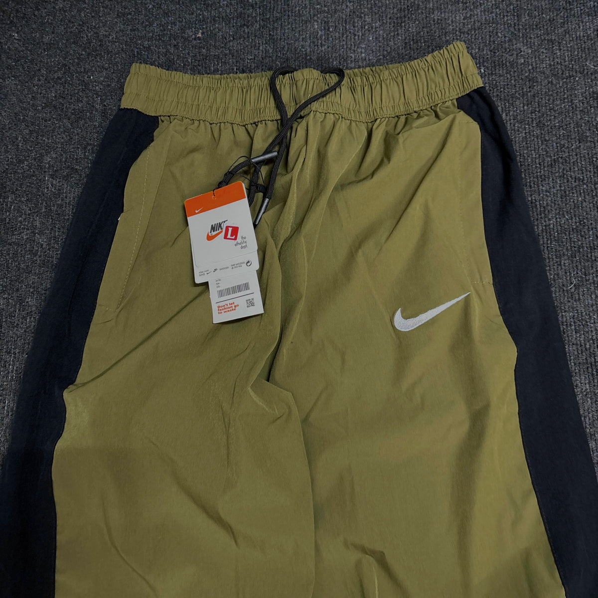 NIKE GREEN CONVERTIBLE TRACK