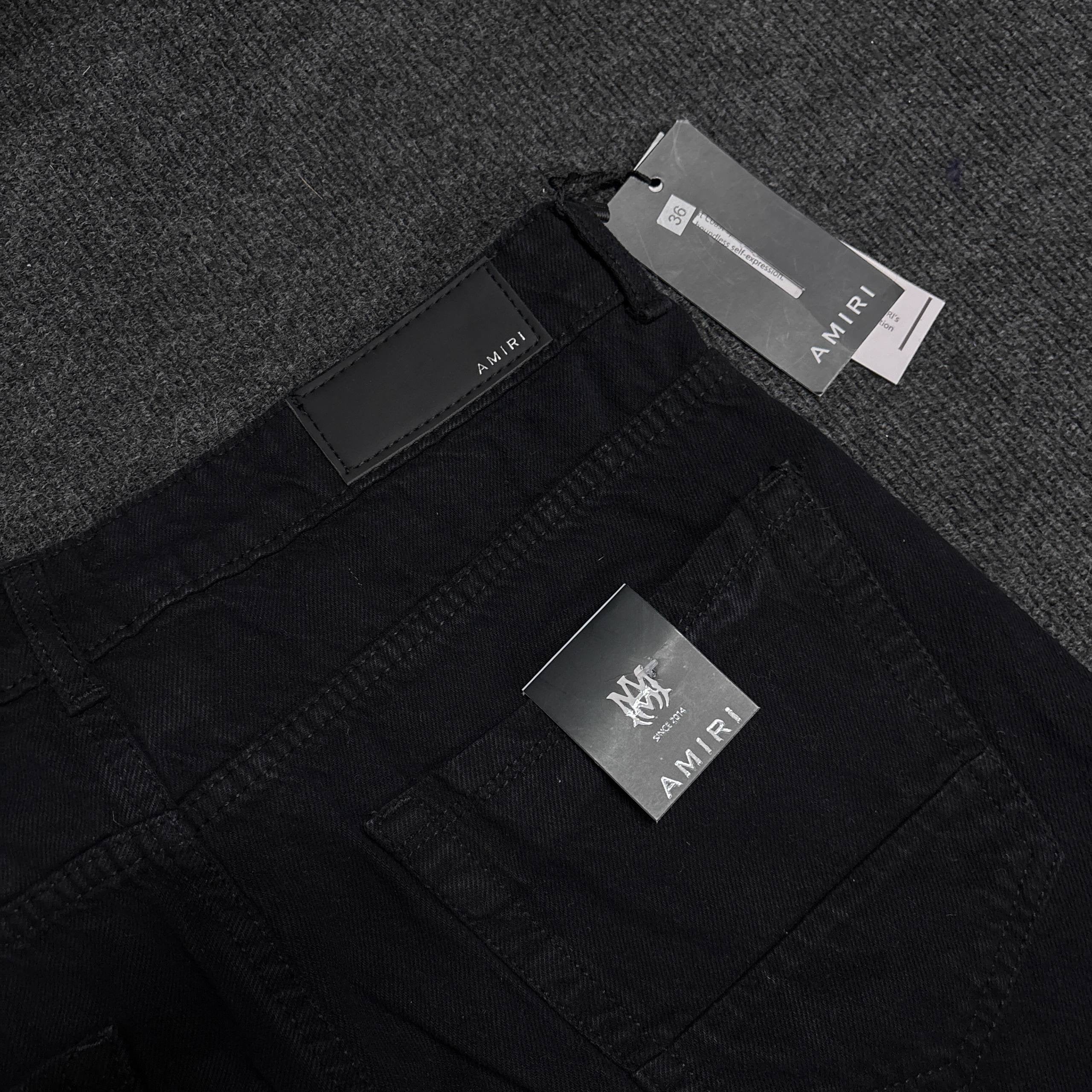 AMIRI BLACK BAGGY DENIM