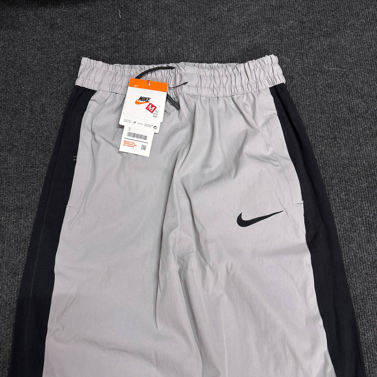 NIKE SILVER CONVERTIBLE TRACK