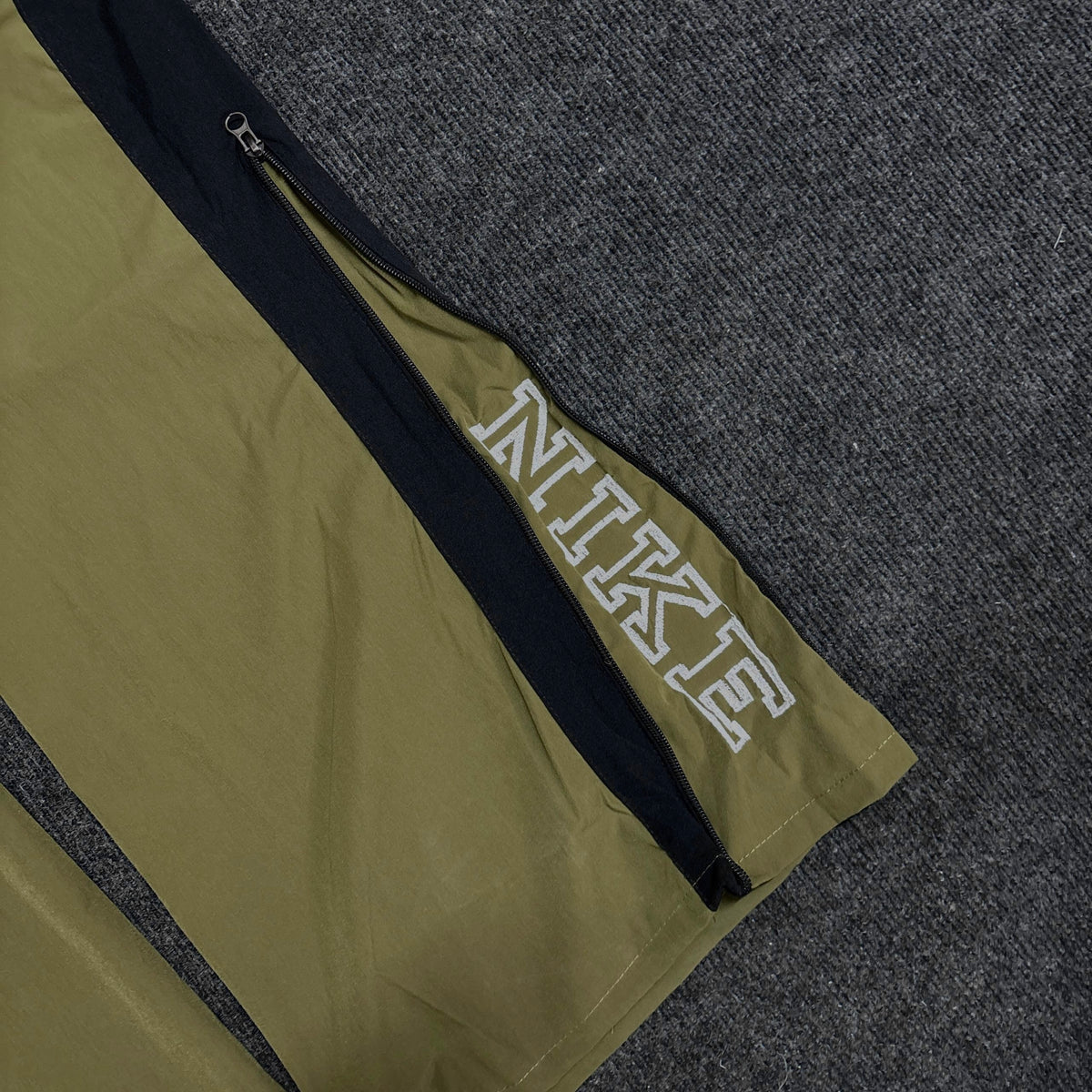 NIKE GREEN CONVERTIBLE TRACK