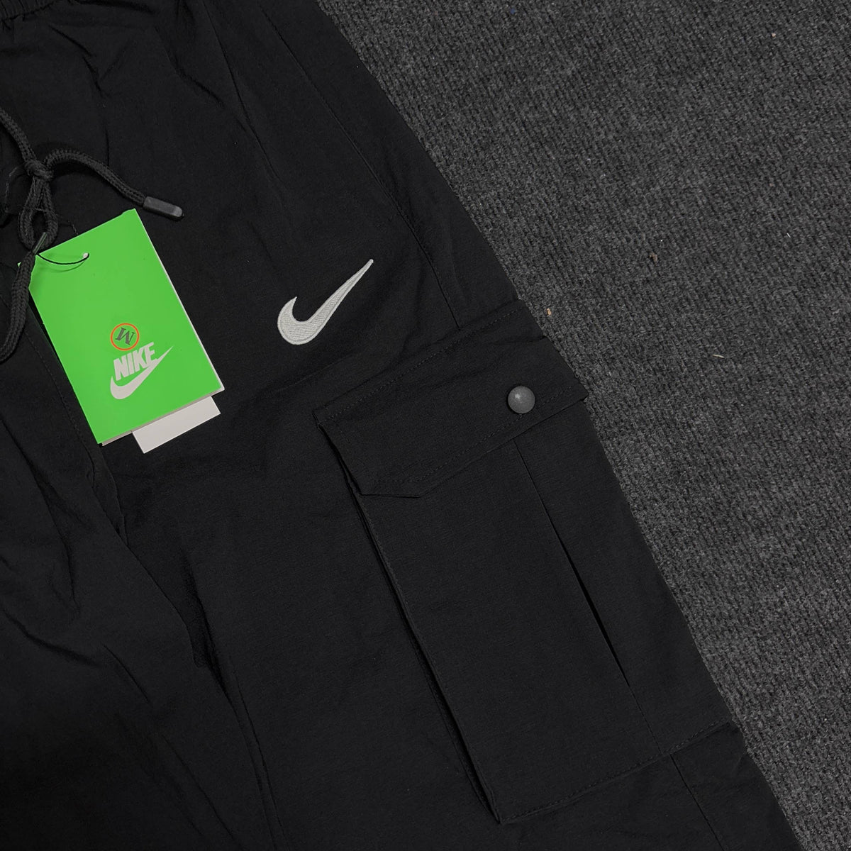 NIKE CARGO TRACK