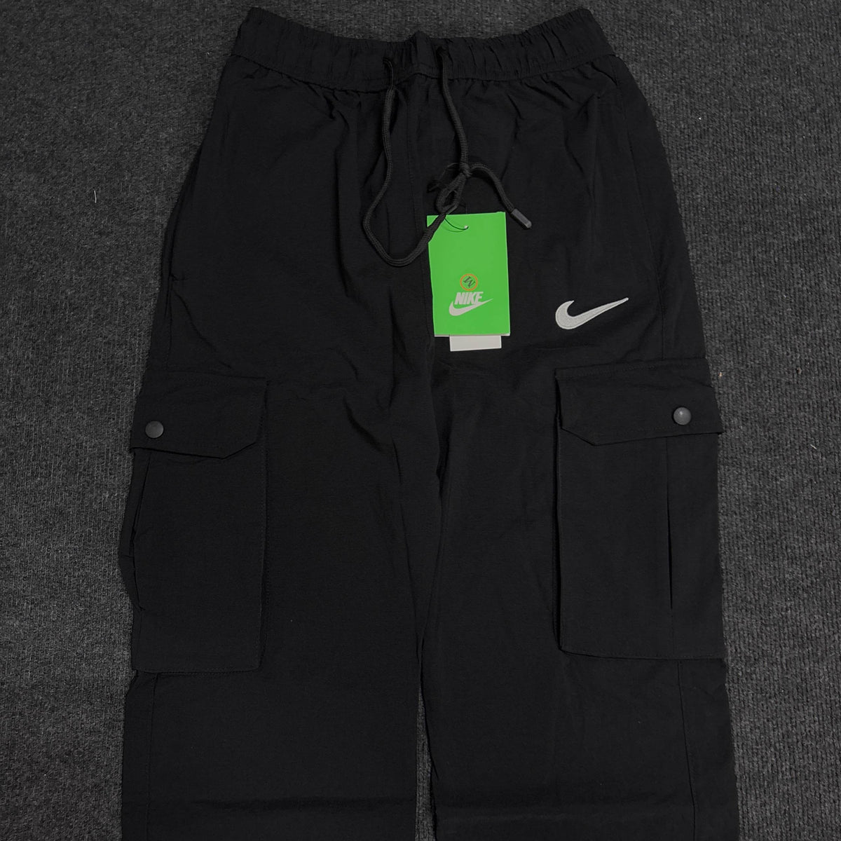 NIKE CARGO TRACK
