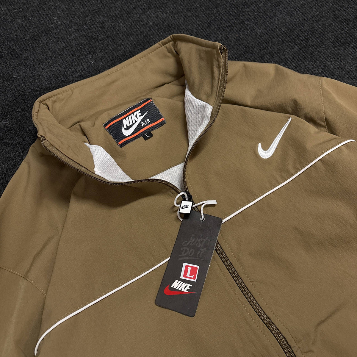 NIKE BEIGE PREMIUM JACKET