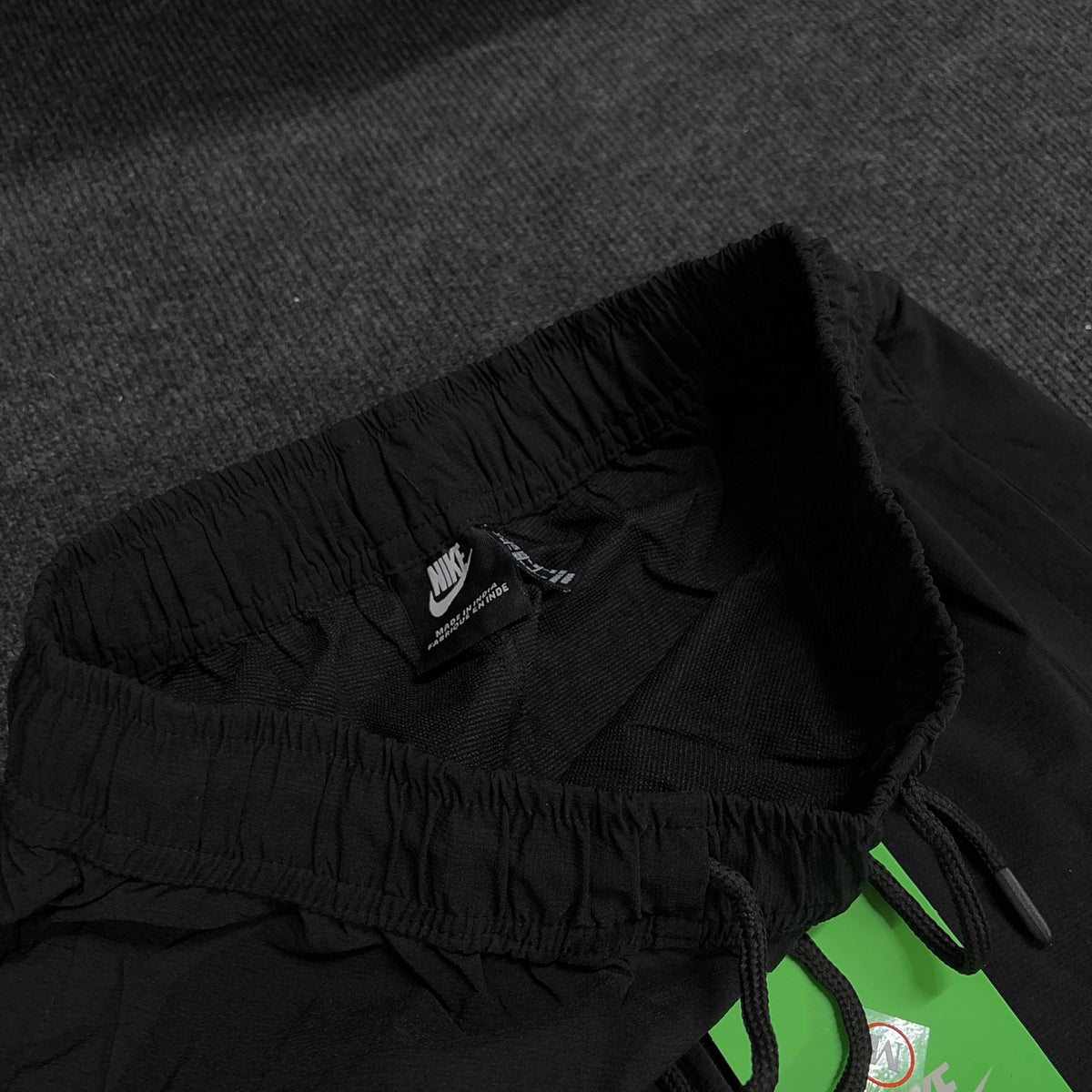 NIKE CARGO TRACK