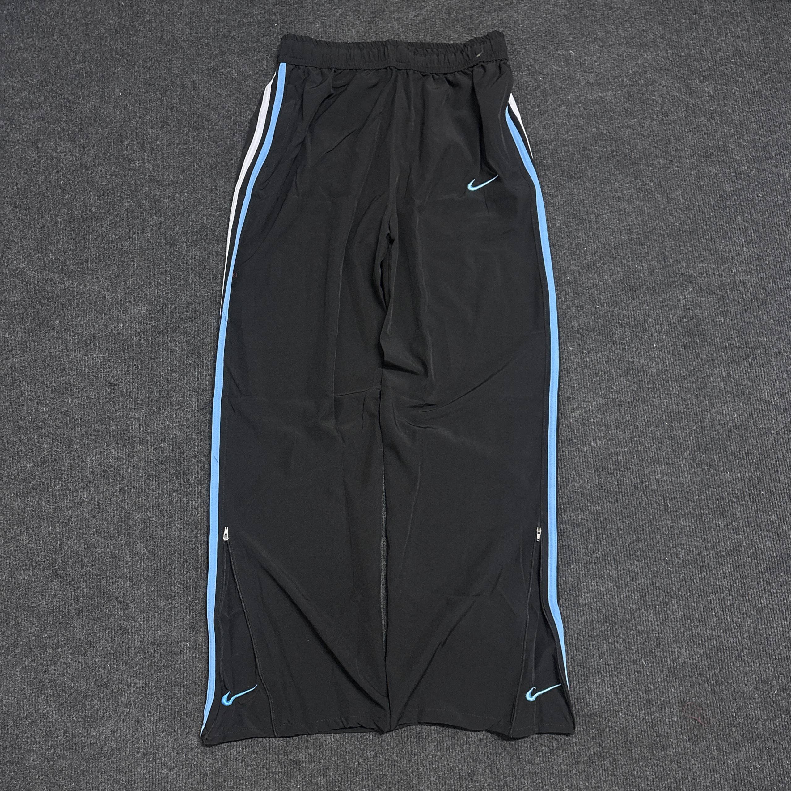 BLACK NIKE TRACK