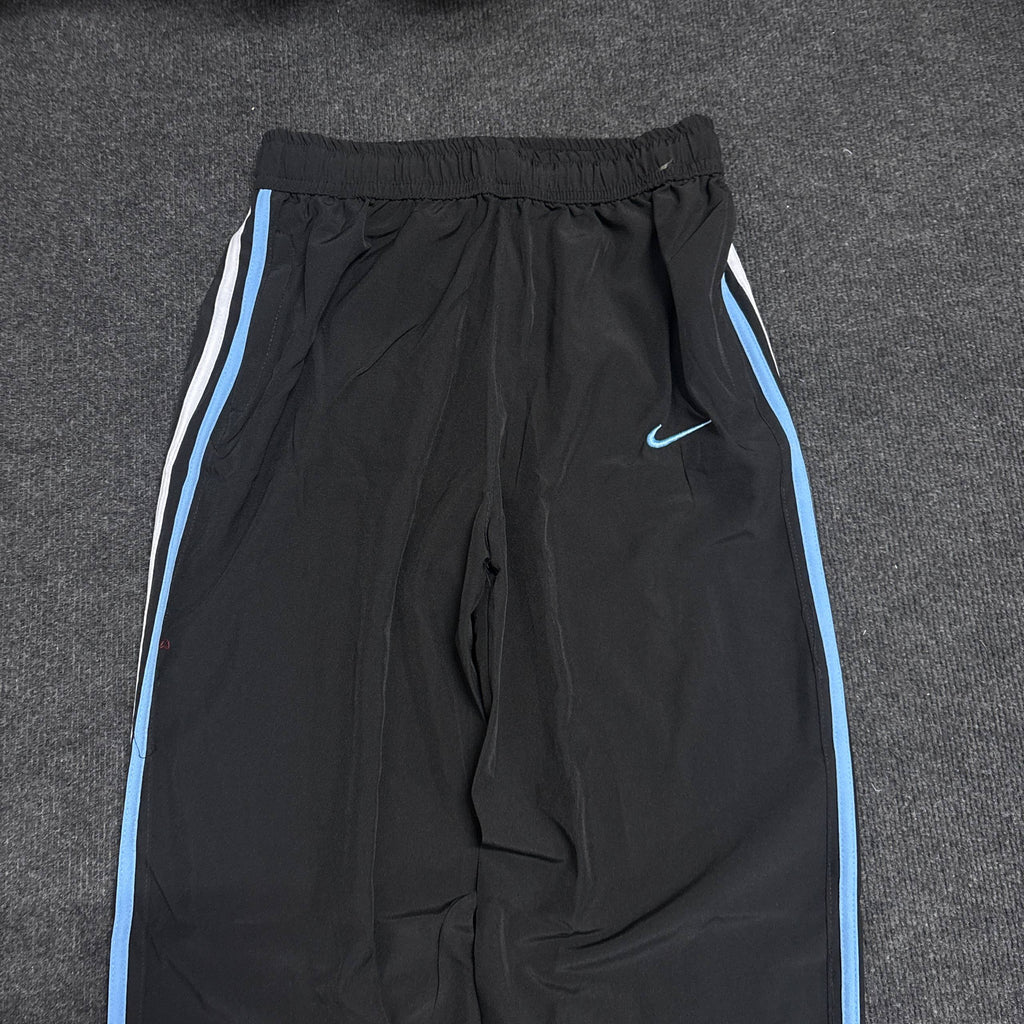 BLACK NIKE TRACK