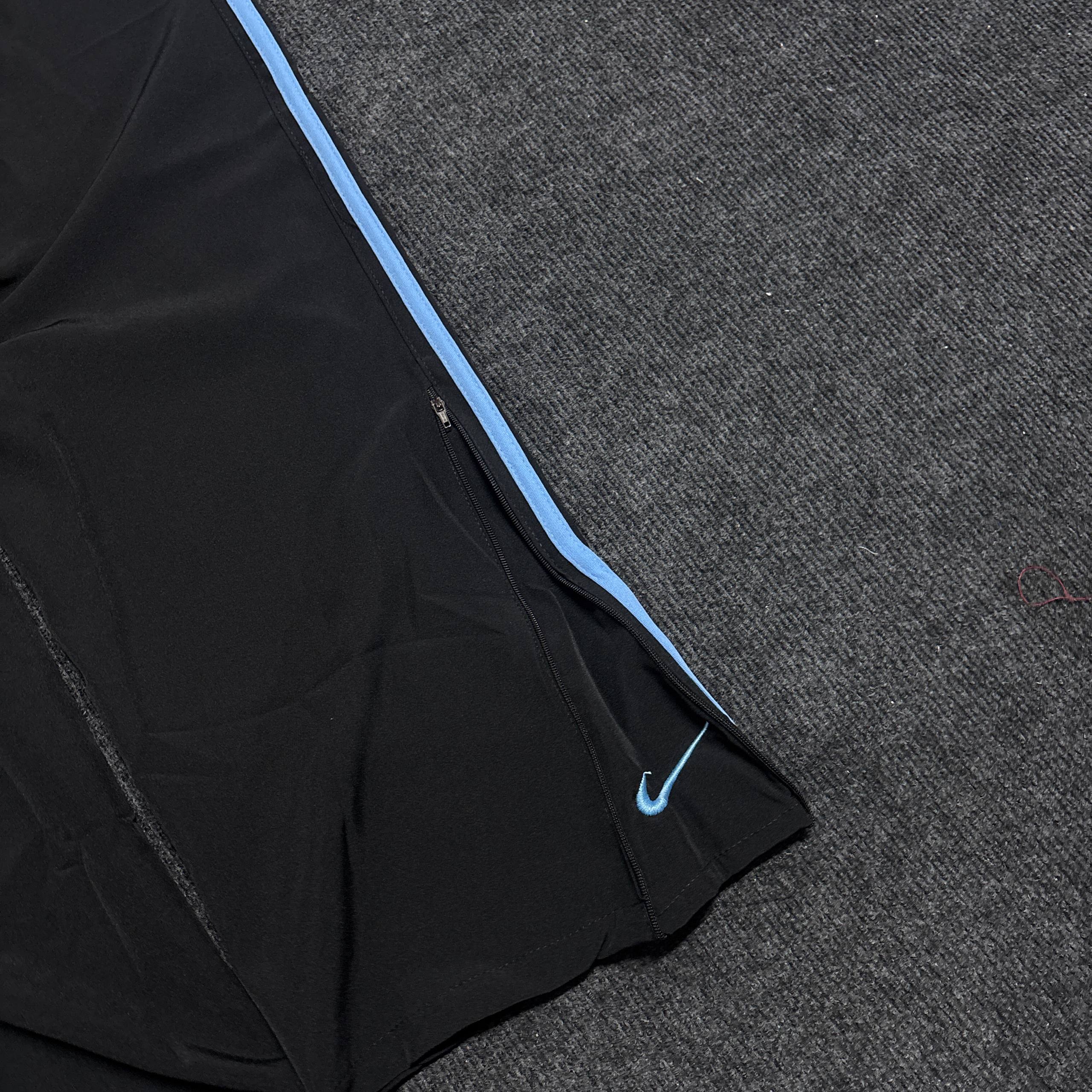 BLACK NIKE TRACK