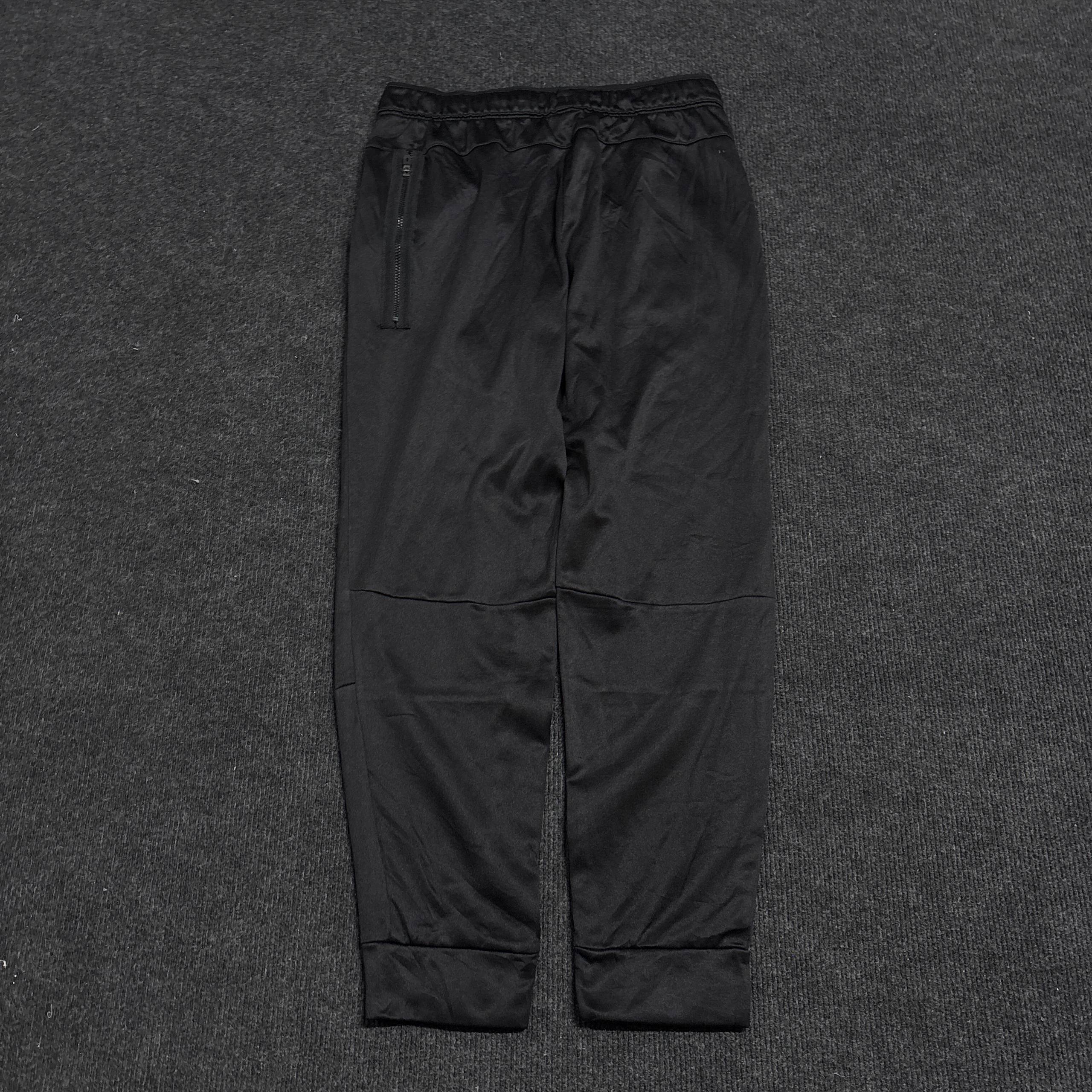 BLACK R TRACK