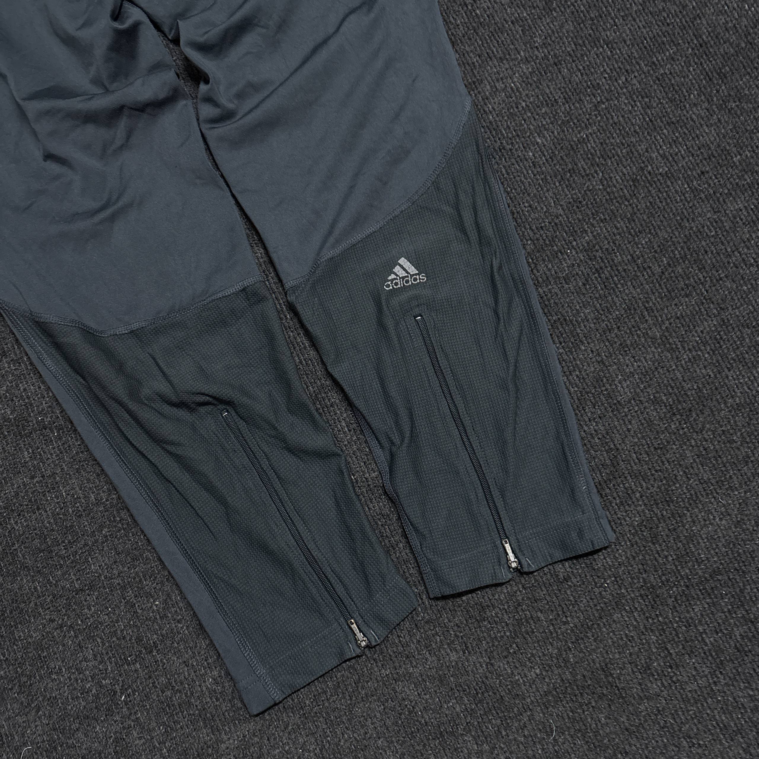 ADIDS TRACK PANT