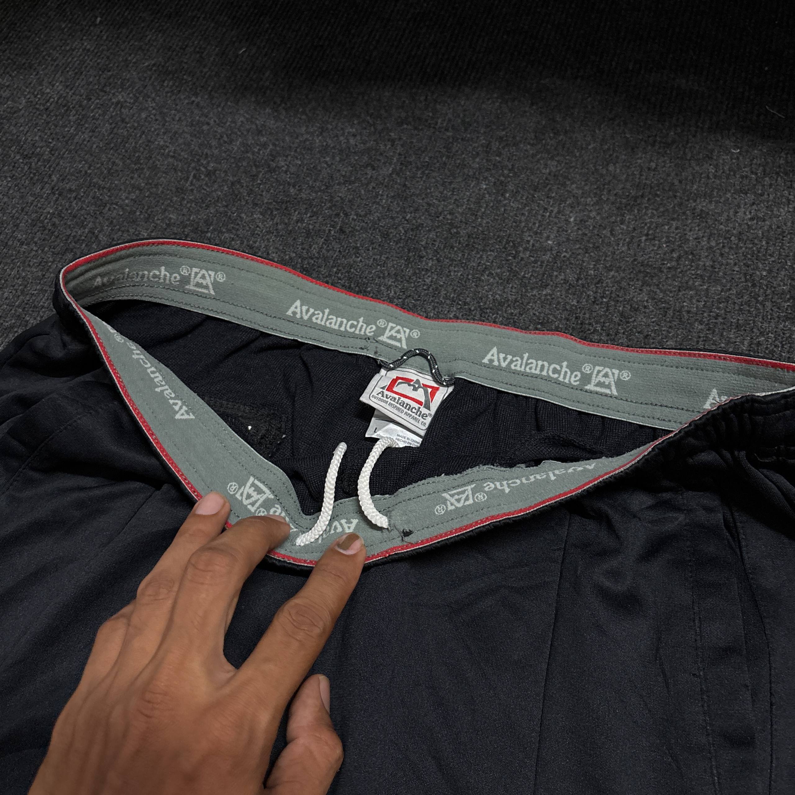 Avlnche black track pant